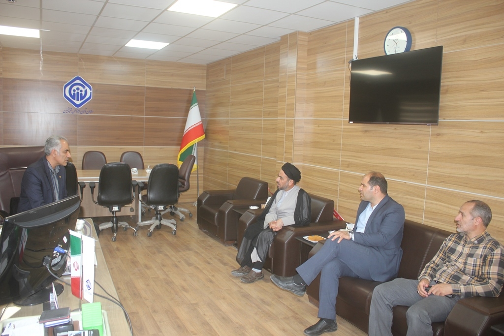 فرماندار و امام جمعه خمین از اداره تامین اجتماعی شهرستان بازديد كردند